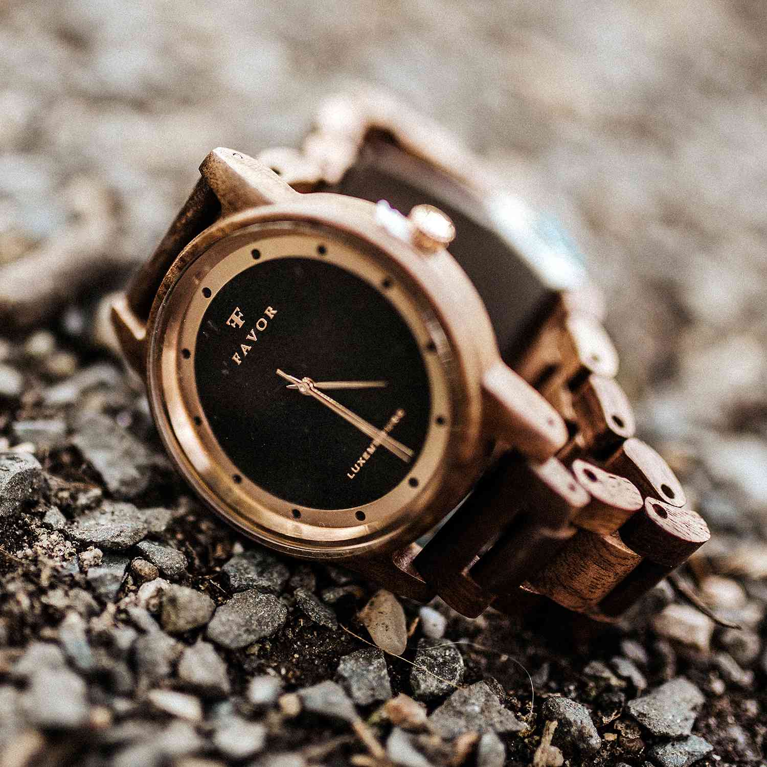 favor-wood-watches-gold-forest-of-luxembourg