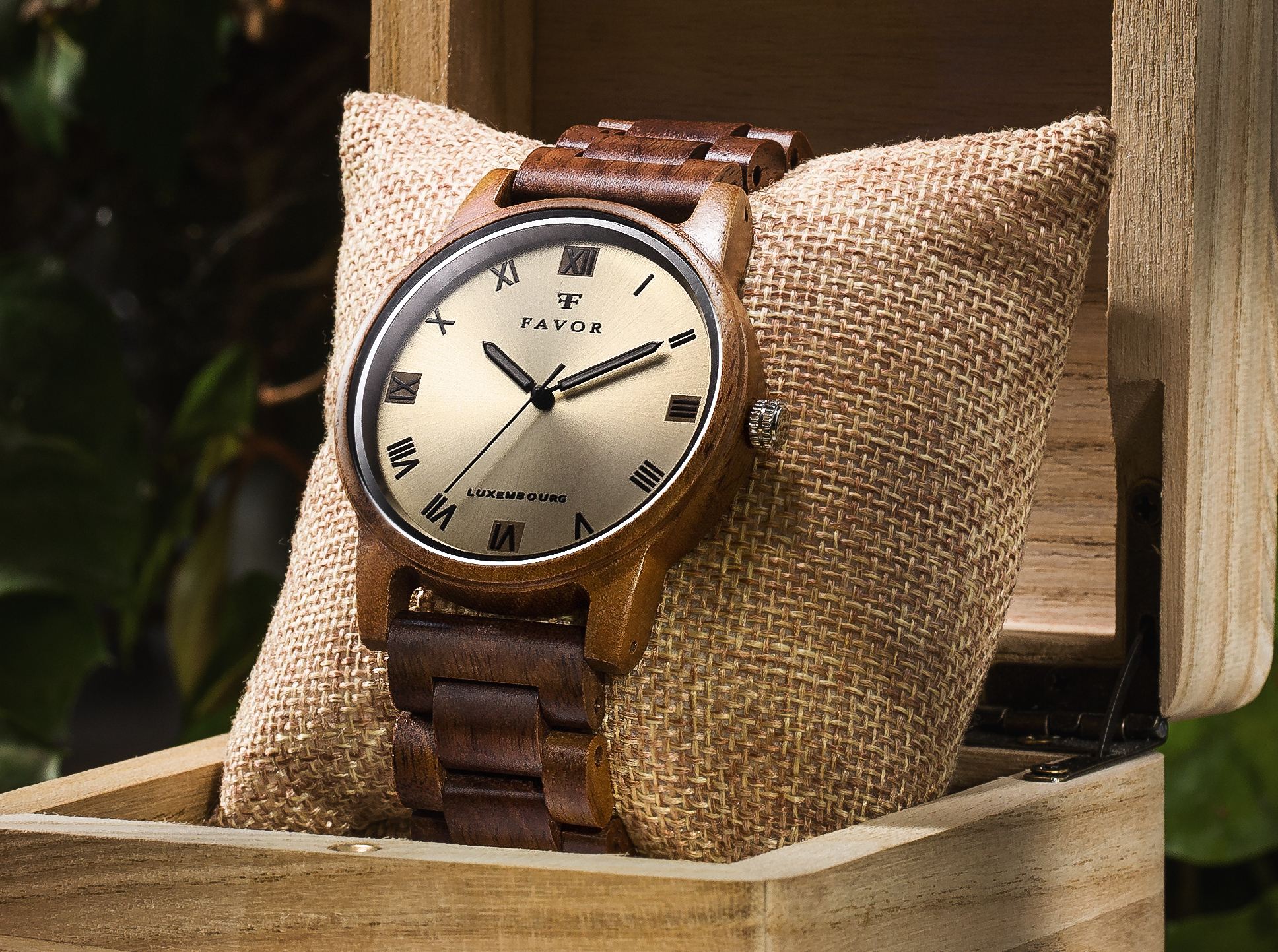 favor-wood-analog-watches-gold-sandal