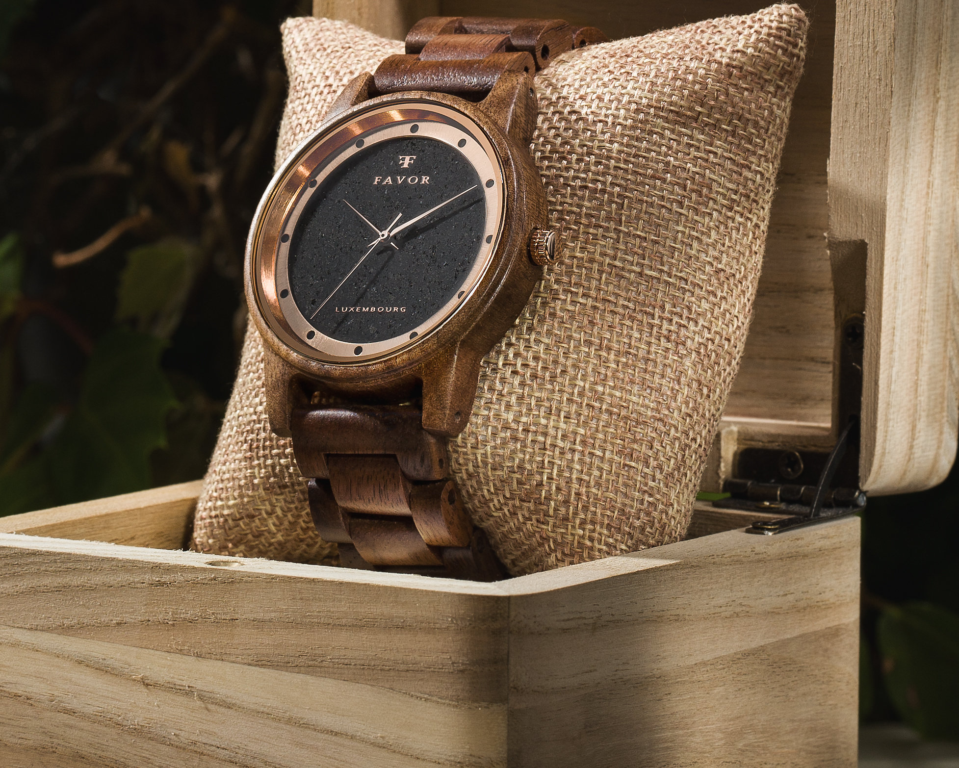 favor-wood-analog-watches-gold-forest-of-luxemboung